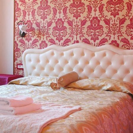 The Golden Apartment Venesia Bagian luar foto