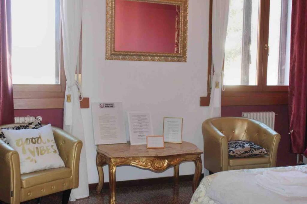 The Golden Apartment Venesia Bagian luar foto