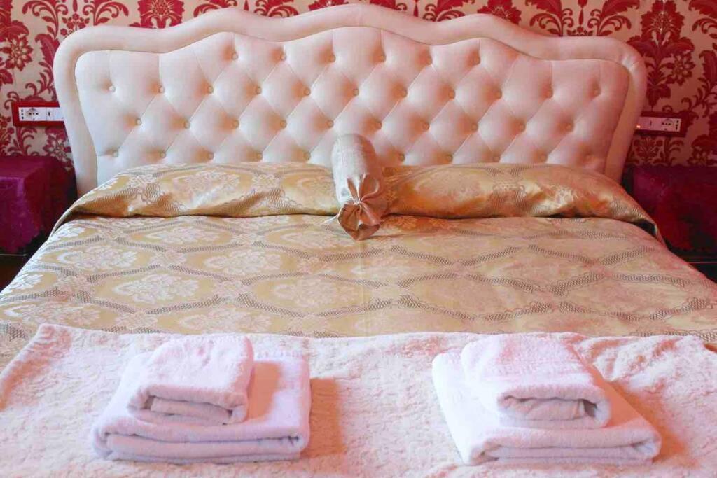 The Golden Apartment Venesia Bagian luar foto