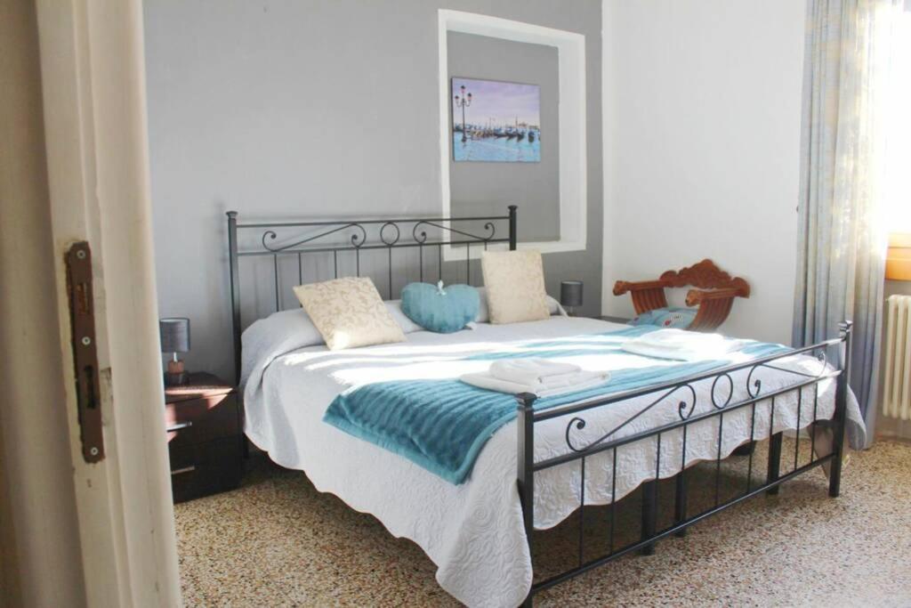 The Golden Apartment Venesia Bagian luar foto