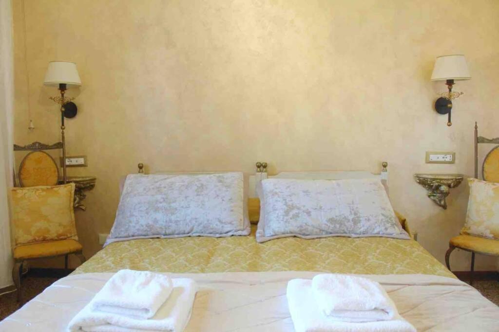 The Golden Apartment Venesia Bagian luar foto